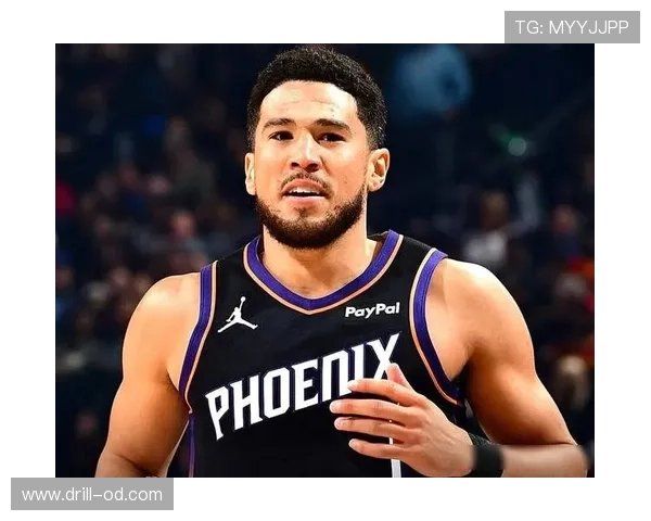 德文·布克无球掩护频繁拉开空间助太阳提升关键时刻得分效率