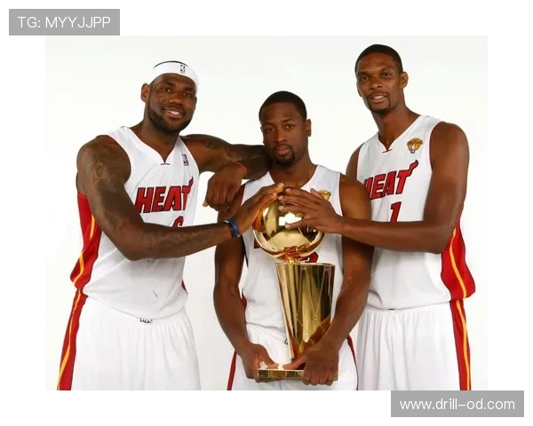 克里斯·波什利用中距离投篮拉开空间，提升迈阿密热火内线威胁