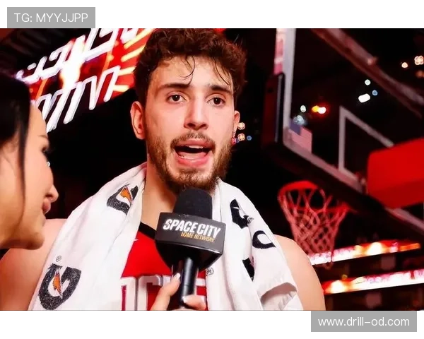 申京利用低位策应与华丽脚步主导火箭进攻并大幅提升进攻轮转效率